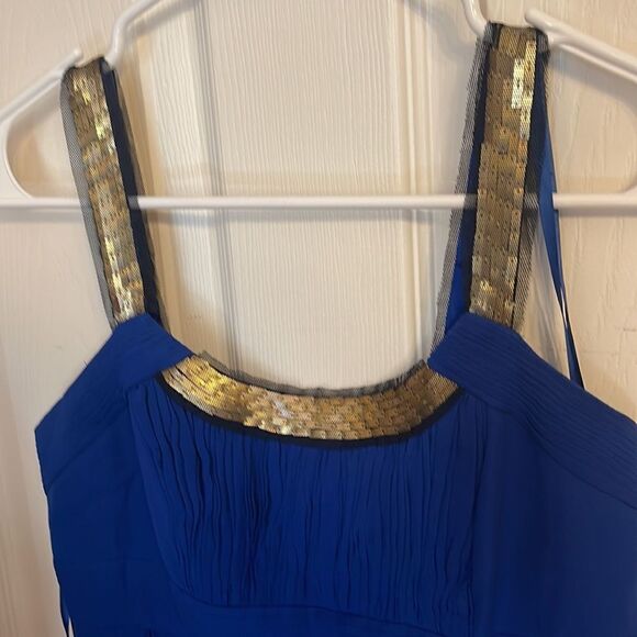 BCBG MaxAzria Blouse EUC size 2 - Picture 2 of 9